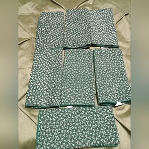 7 Green Holly cloth napkins Christmas 16 X 16 In Poly Cotton